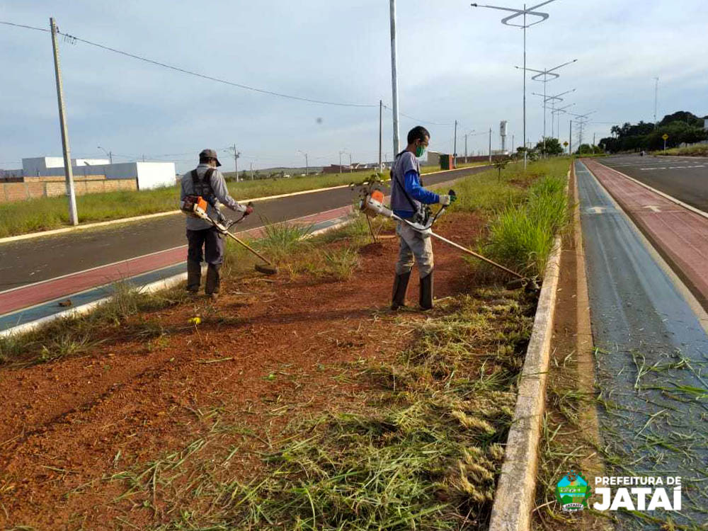 Prefeitura intensifica ações de zeladoria e de revitalização na Praça da Sé  — Prefeitura